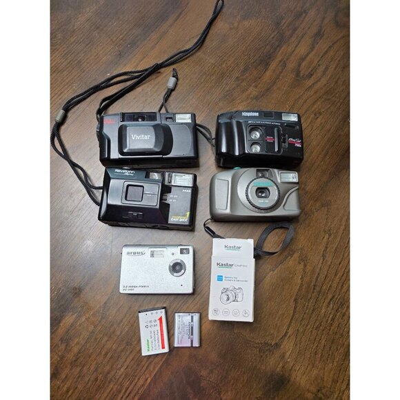 Lot Of 4 Vintage Film & Digital Cameras W/ Accessories - Picture 2 of 14